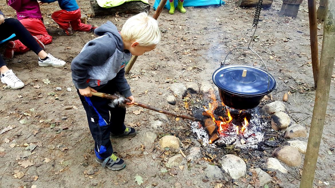 Kochen über offenem Feuer Kindergarten Ideen