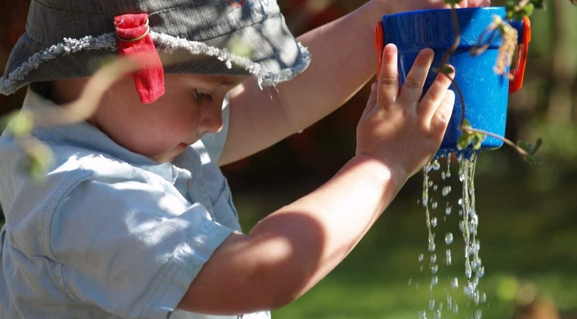 Wasserbahn Aus Regenrinnen Kindergarten Ideen